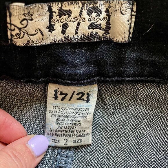 Classic navy blue jean shorts - Picture 3 of 9